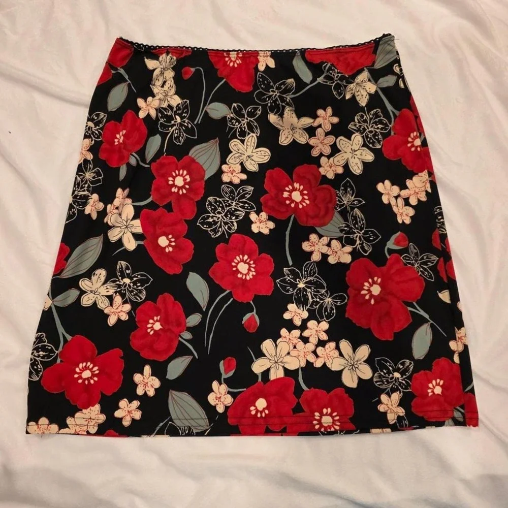 Vintage Younity Black and Red Floral Skirt - Picture 2 of 6